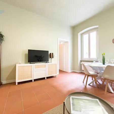 Cadorna 14 Tirabora Short Rent *